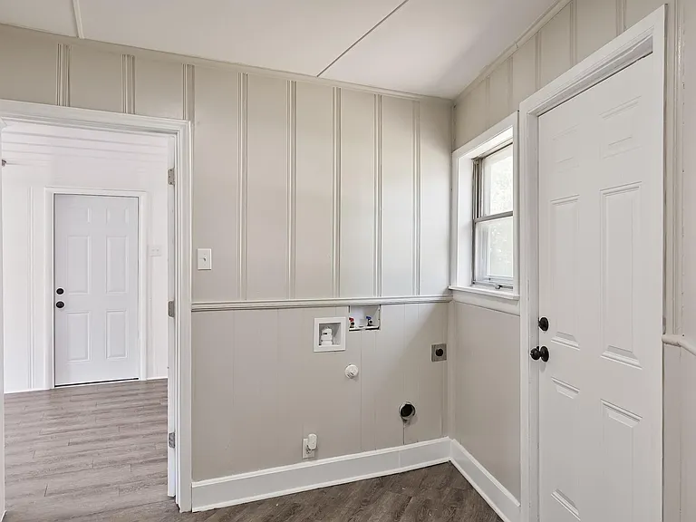 1501 Greenbrier Dr — Photo 23