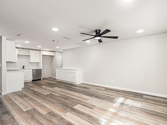4th image of 2480 Emerson Drive SE