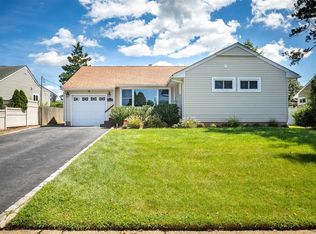 1231 Tulip Ln, Wantagh, NY 11793