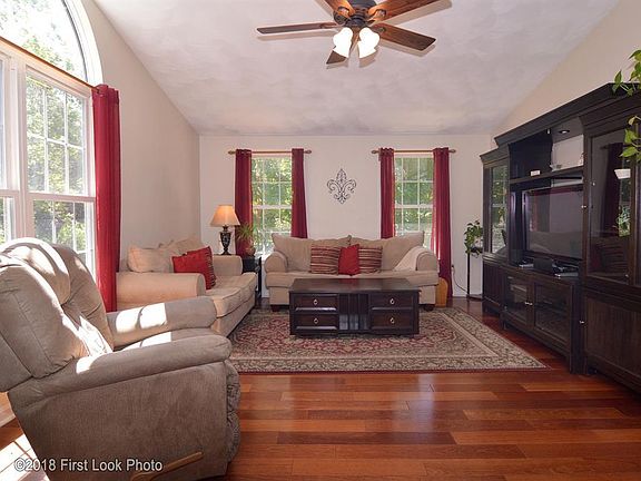 3rd image of 1057 Cowesett Rd