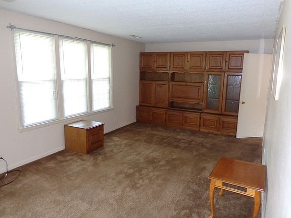 5th image of 406 Lisle Dr