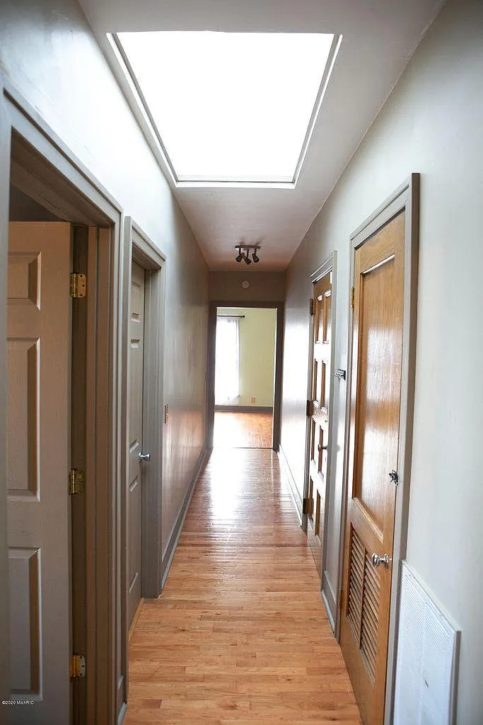 2 bed, 1200 sqft, $1,550 — Photo 2