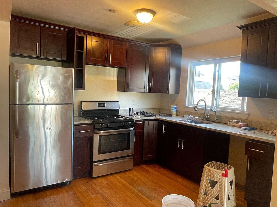 1st image of 2727 Hering Ave #2