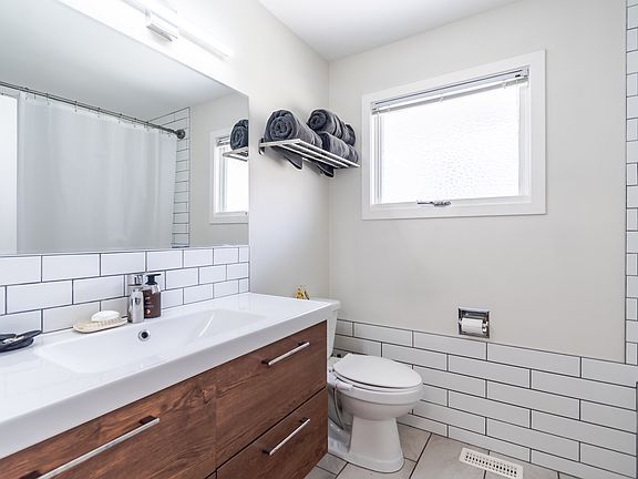 5th image of 819 Orchard Dr
