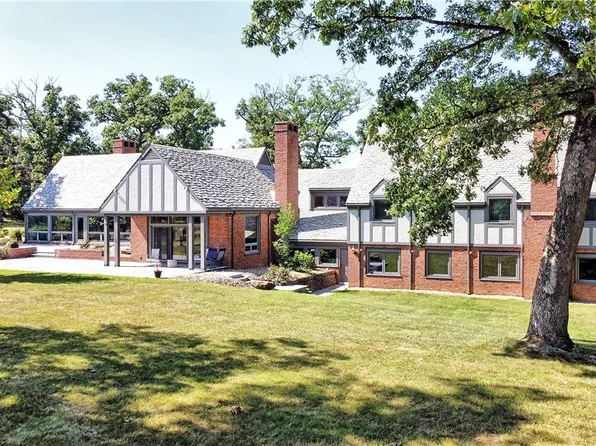 135 Fox Hill Dr, Sewickley, PA 15143