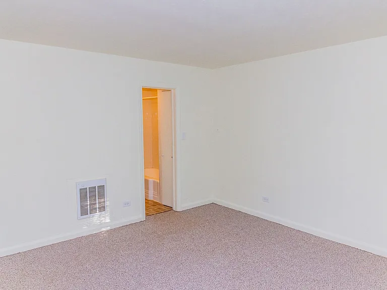 101 Carrollton Terrace — Photo 2