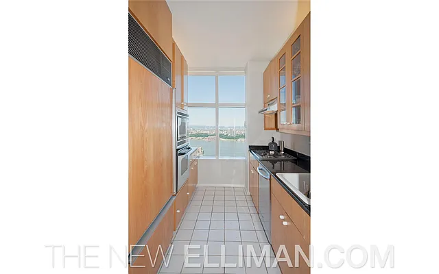 Rented by Douglas Elliman | media 27