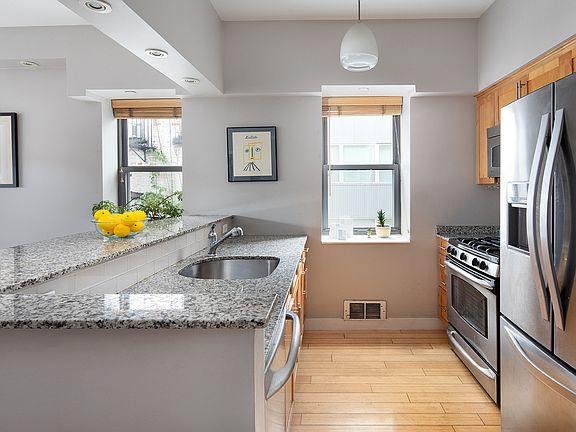 3rd image of 516 W 47th St APT S7l