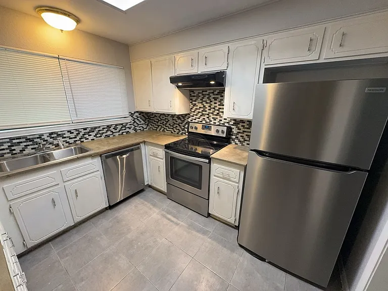 1704 Big Bend Dr — Photo 5