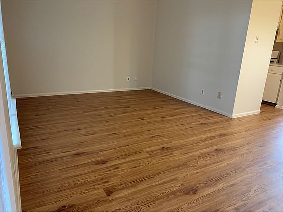 5th image of 2319 Greenfield Pkwy APT 109