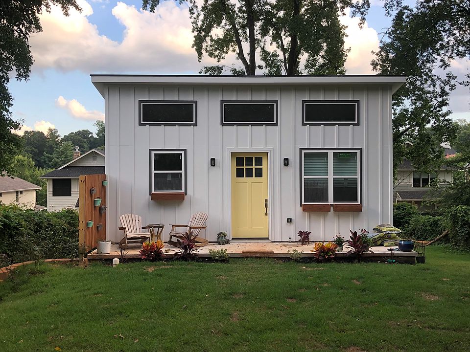 Charming carriage house with access to full yard.