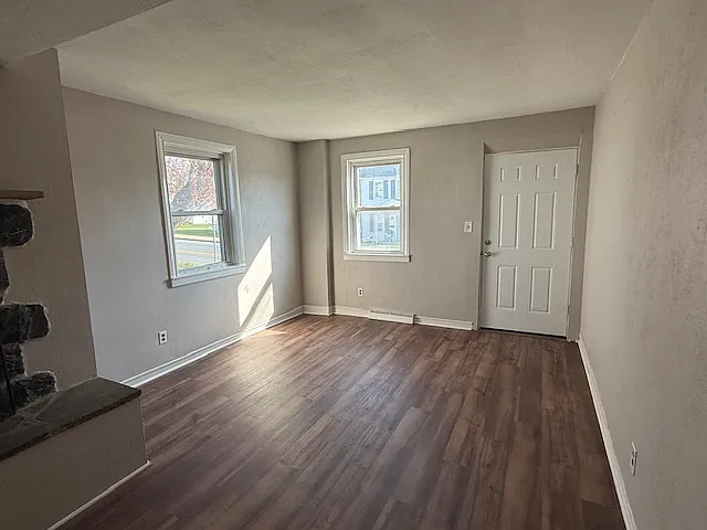 323 Main St — Photo 5