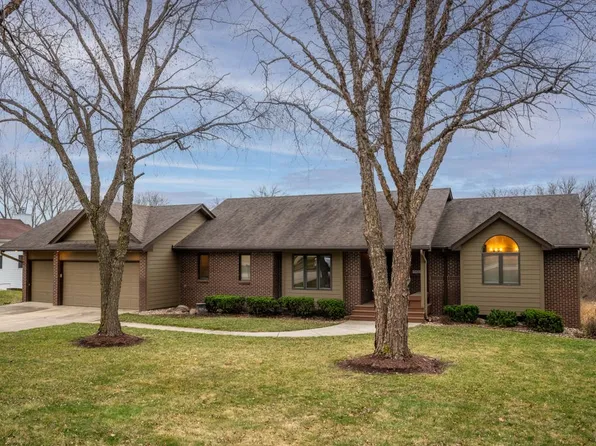 14210 Wildwood Dr, Clive, IA 50325