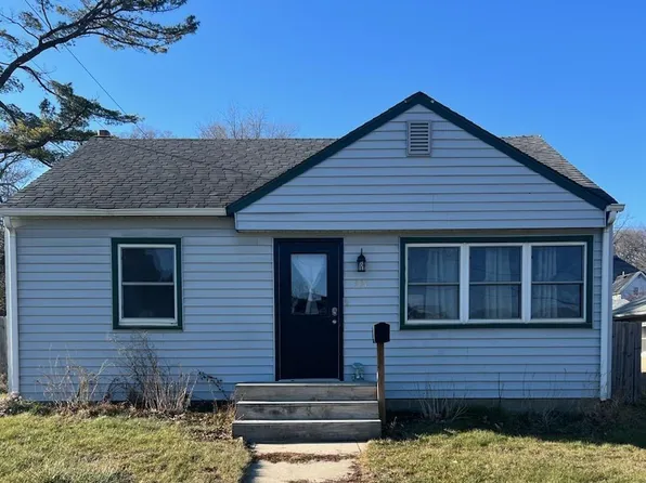 331 Pershing Ave, Decorah, IA 52101