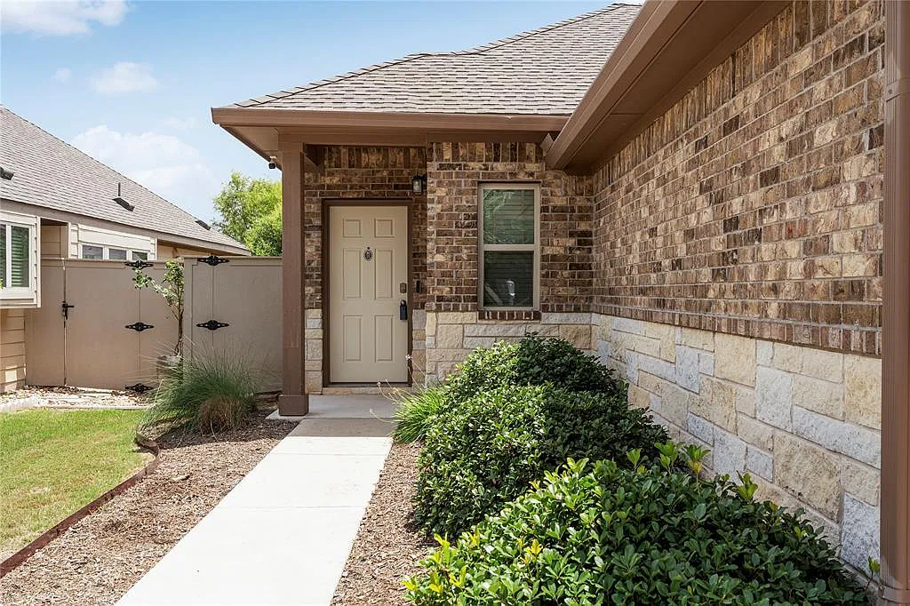 3 bed, 2.0 bath, 1252 sqft, $1,850 — Photo 3