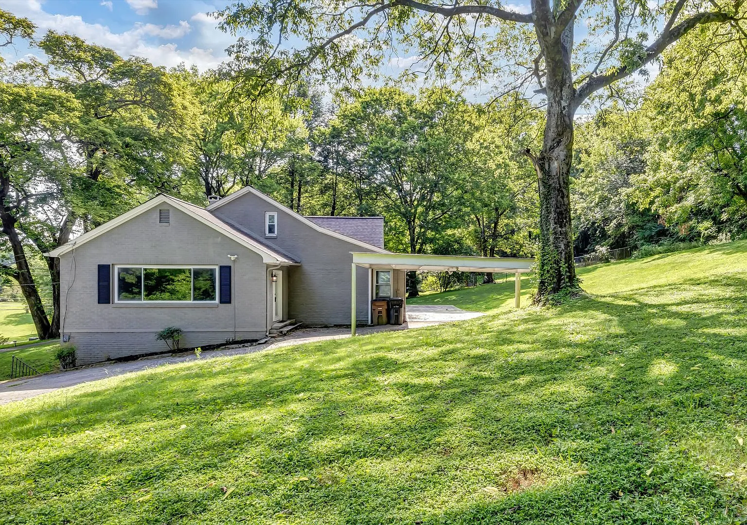 3 bed, 3.0 bath, 3592 sqft, $3,350 — Photo 3