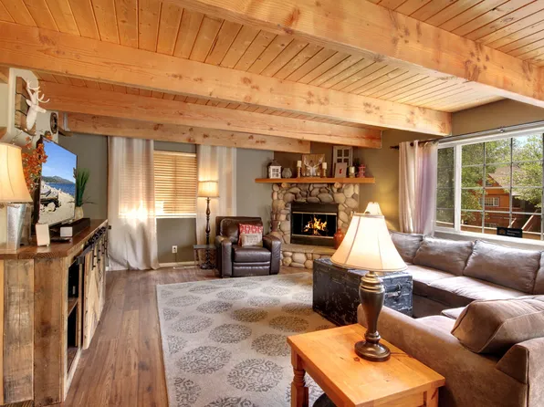 887 Vista Ln, Sugarloaf, CA 92386