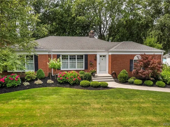 82 Burbank Dr, Amherst, NY 14226