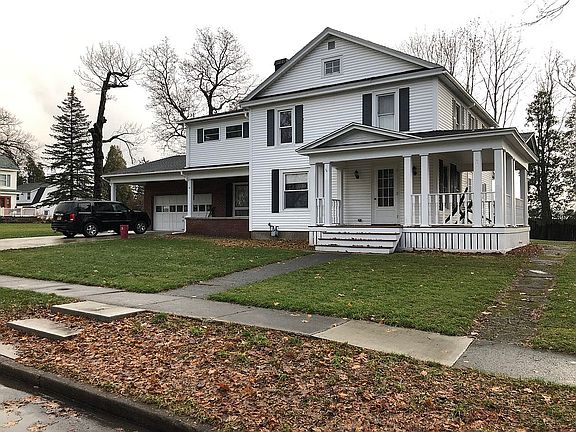 2nd image of 30 Forest Pl