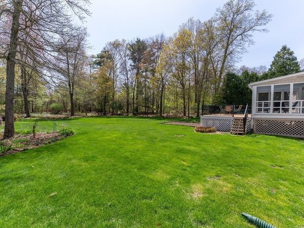 7 Brentwood Dr, Wilbraham, MA 01095