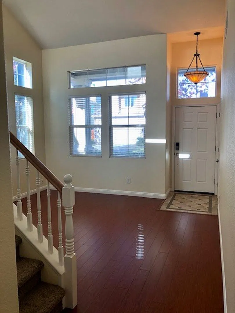 Folsom Natoma Station - 4 BR 2.5 BA — Photo 3