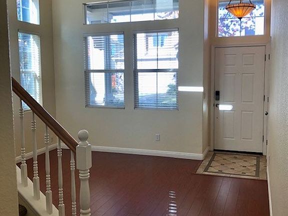 3rd image of 370 Coventry Cir