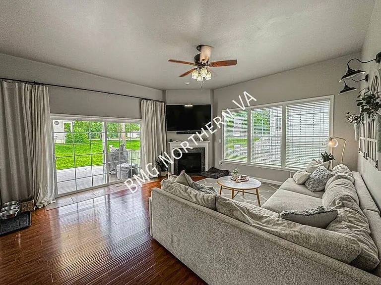 8930 Kingbird Ct — Photo 16