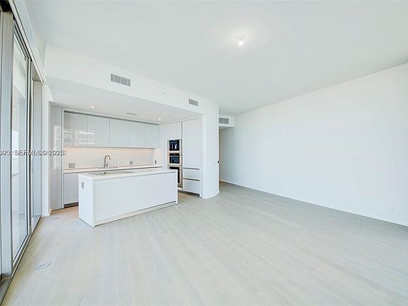 5th image of 18975 Collins Ave Unit 2205