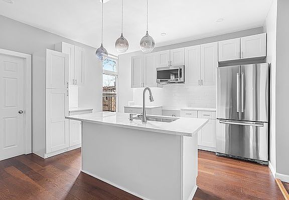 3rd image of 327 Sumpter St APT 2