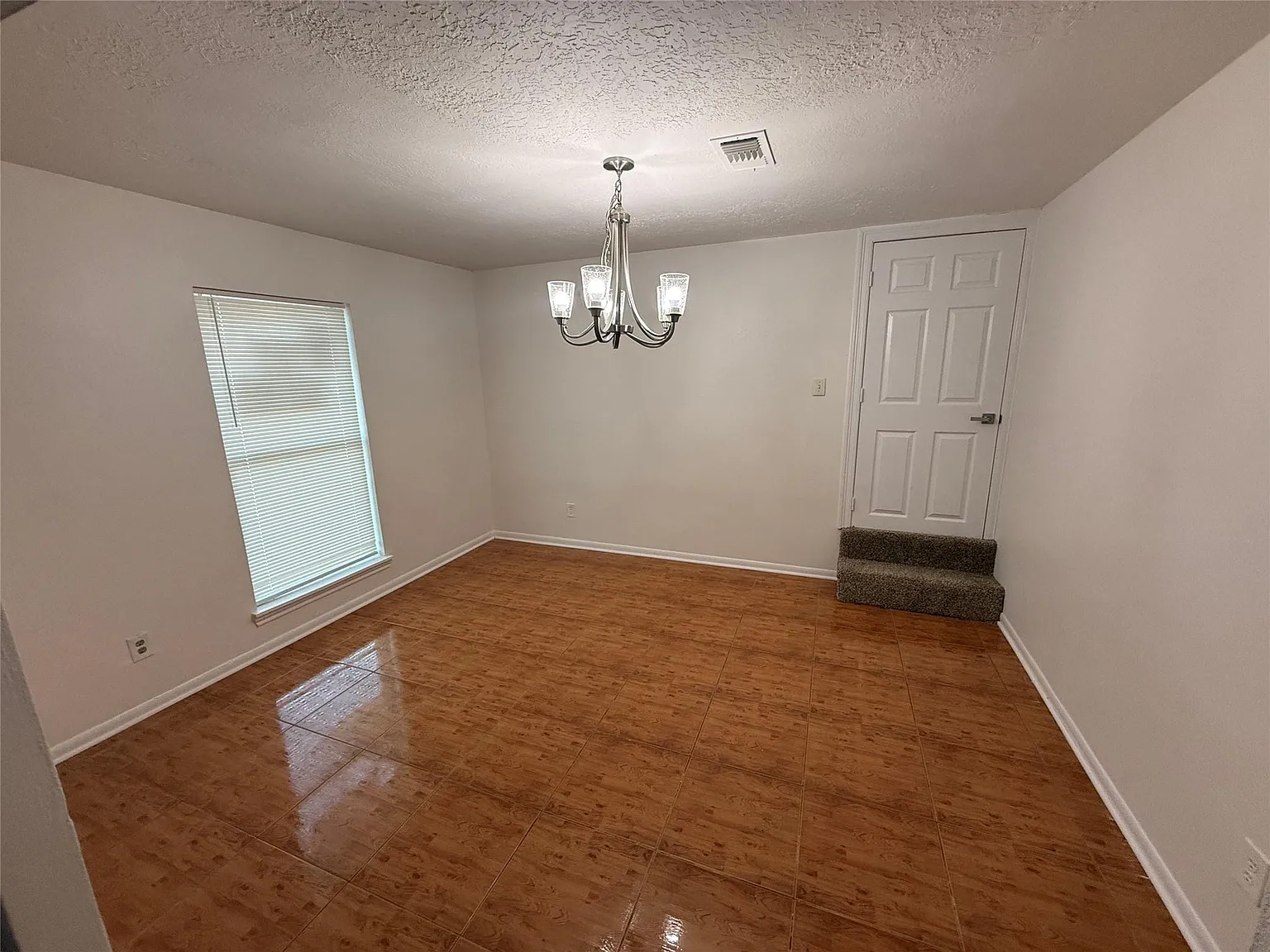 4 bed, 2.5 bath, 2939 sqft, $2,575 — Photo 2