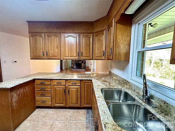 5th image of 208 Murdock Rd