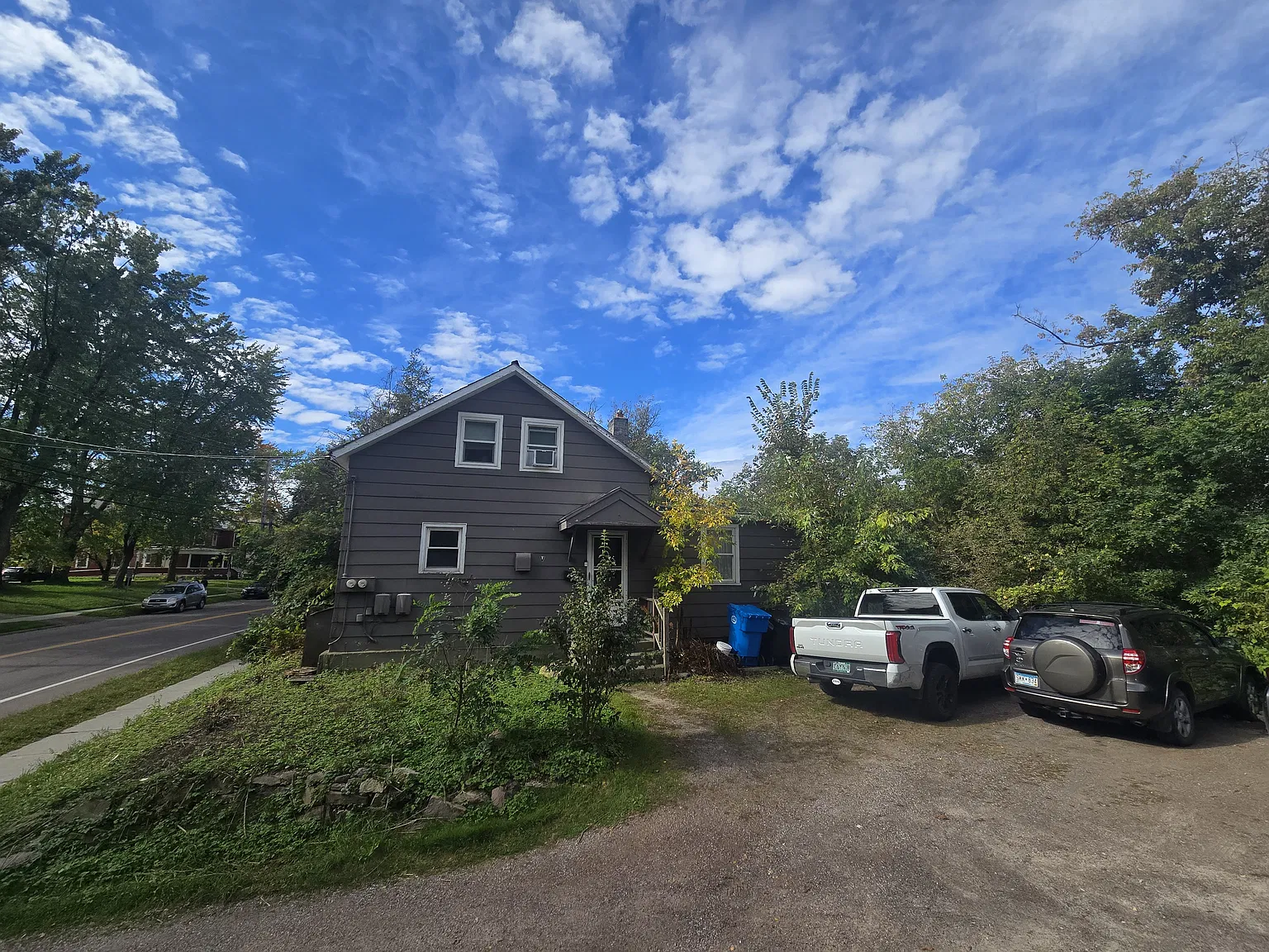 3 bed, 1200 sqft, $2,400 — Photo 1