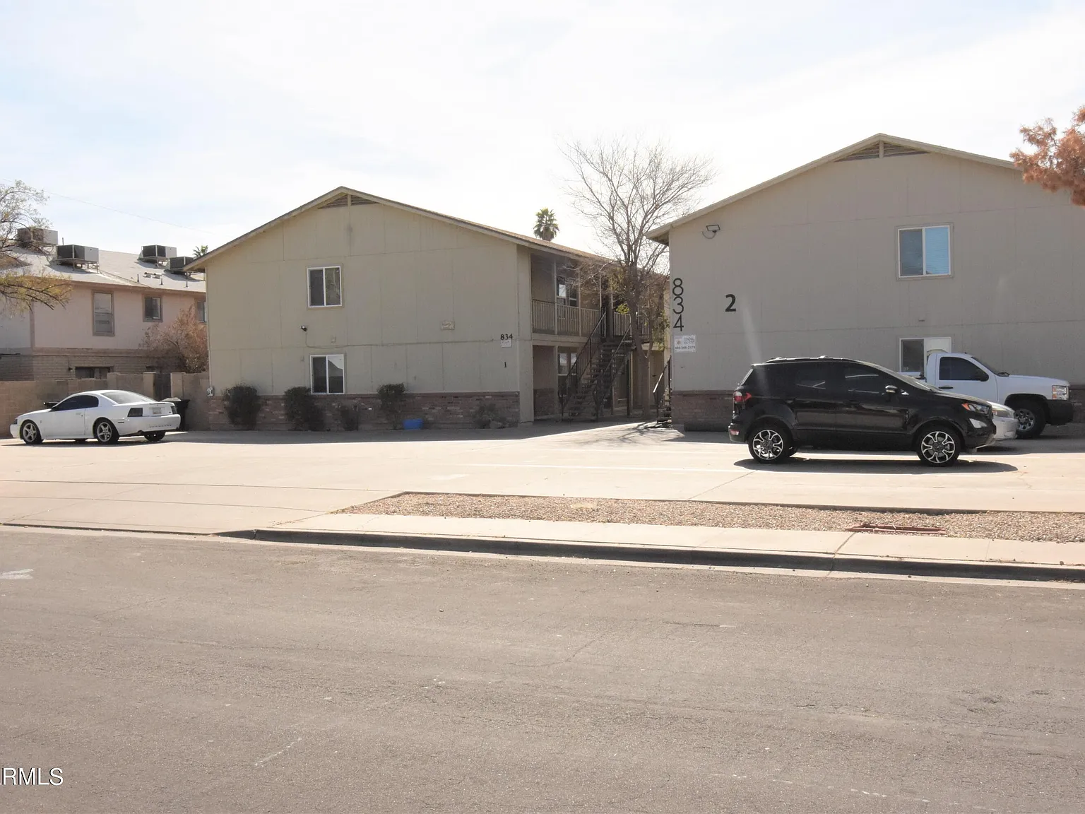 2 bed, 1.0 bath, 863 sqft, $1,275 — Photo 2