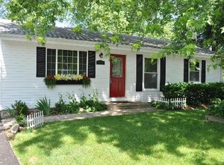 1052 Mark St, South Elgin, IL 60177