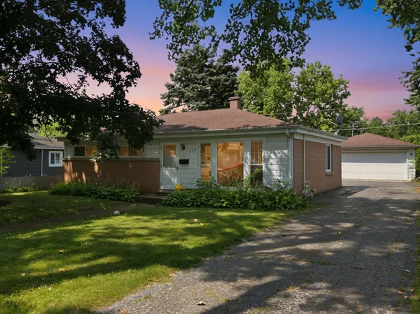 364 N Bierman Ave, Villa Park, IL 60181