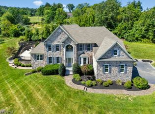 16 Stillwater Ln, Flemington, NJ 08822