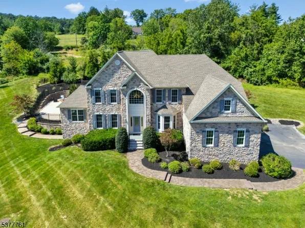 16 Stillwater Lane, Raritan Twp., NJ 08822