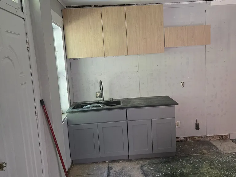 181 Spring St — Photo 2
