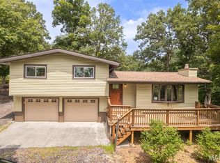 379 Somerset Dr, Villa Ridge, MO 63089