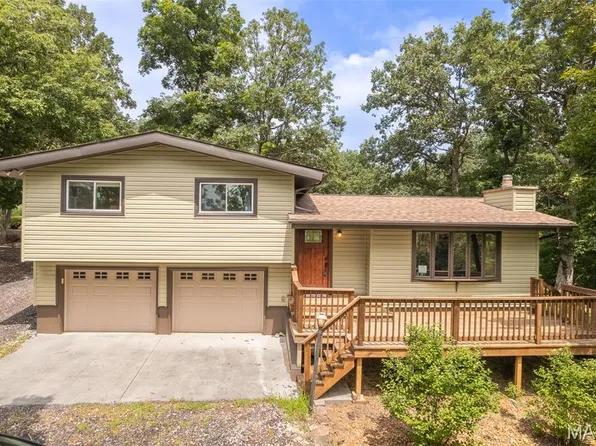 379 Somerset Dr, Villa Ridge, MO 63089