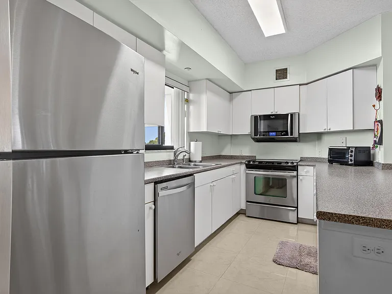 2105 Lavers Cir #403 — Photo 7
