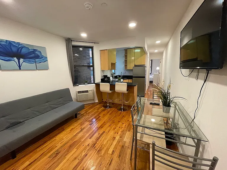 407 W 51st St #3E — Photo 2