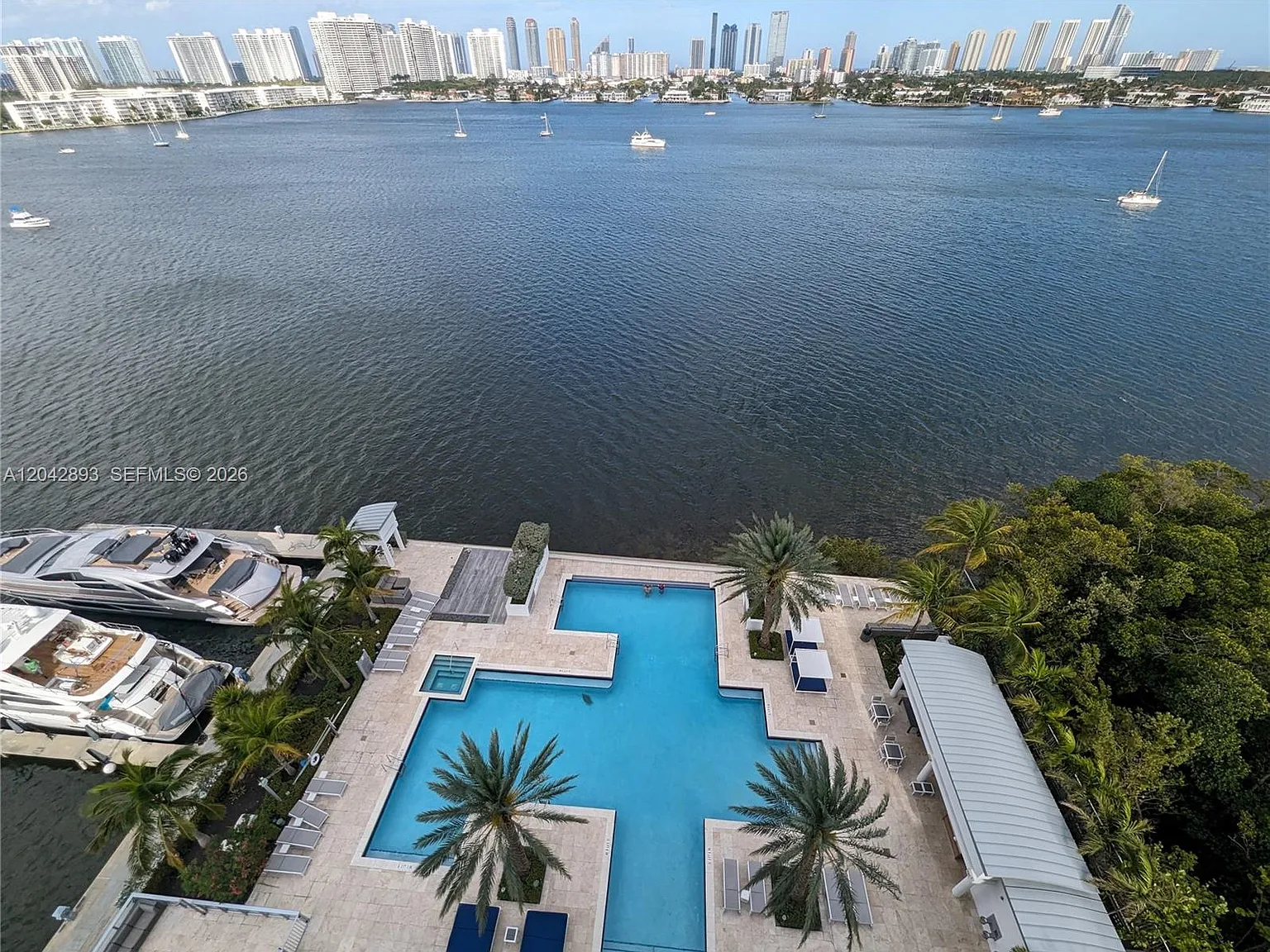 Marina Palms Residences S — Photo 1