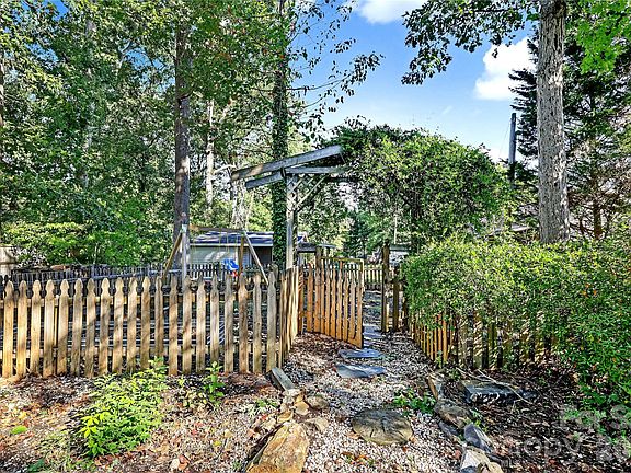3rd image of 1610 Springhaven Cir