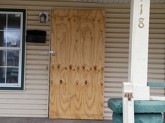 2nd image of 3118 E 102nd St