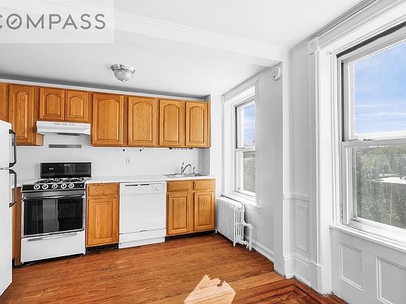3rd image of 240 Garfield Pl #7