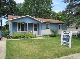 308 Fairfield Ave, Holly, MI 48442