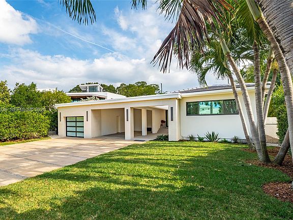 3rd image of 3141 N Bay Rd