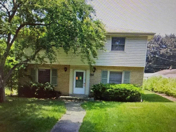 2225 North 103rd STREET, Wauwatosa, WI 53226