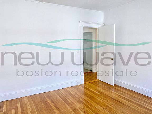 3rd image of 11 Peterborough St APT 9